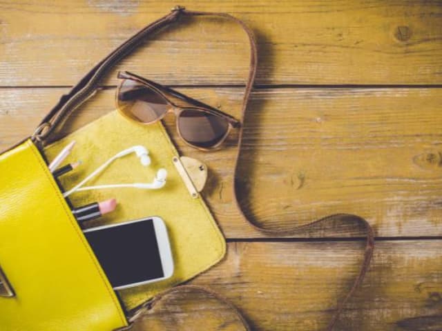 23年版 ハイブランド限定 おすすめスマホショルダー31選 人気の理由や選び方も解説 Karin カリン