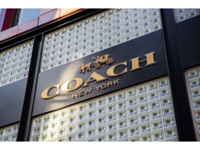 COACH（コーチ）のピアス｜シンプルから遊び心のあるデザインまでご