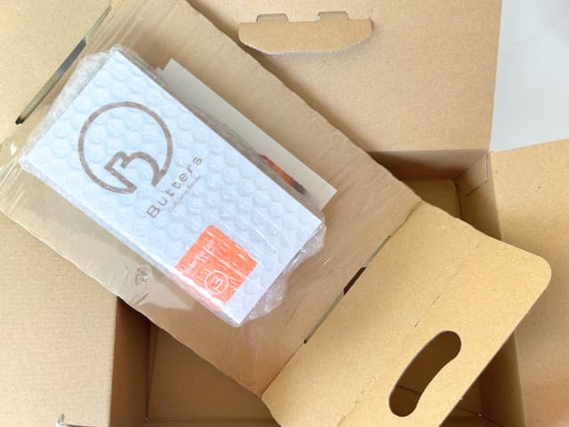 段ボールに入って届く②